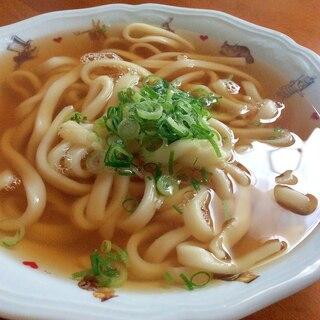 削り節でだしをとってうどん